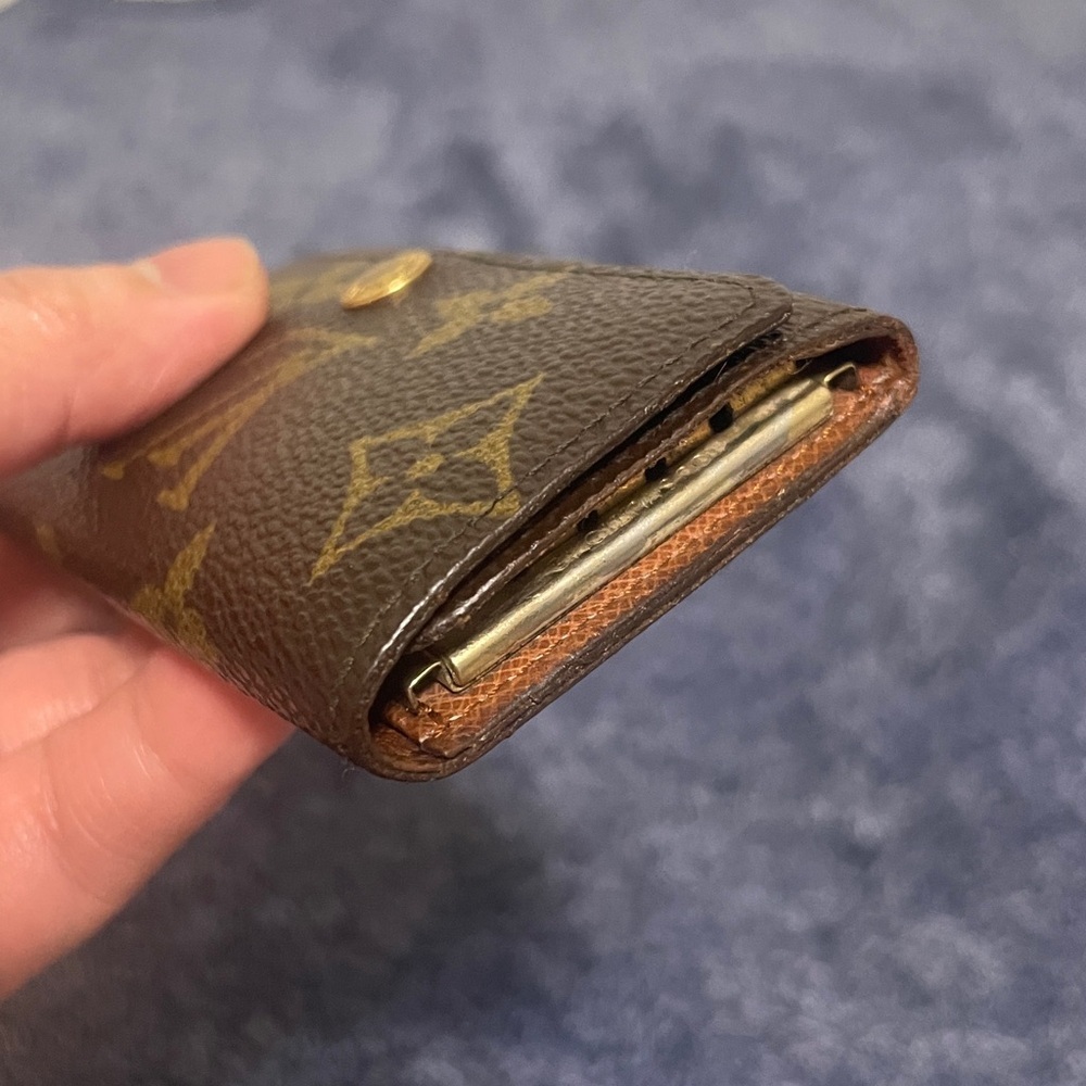 Louis Vuitton Monogram Key Holder - Picture 5 of 10